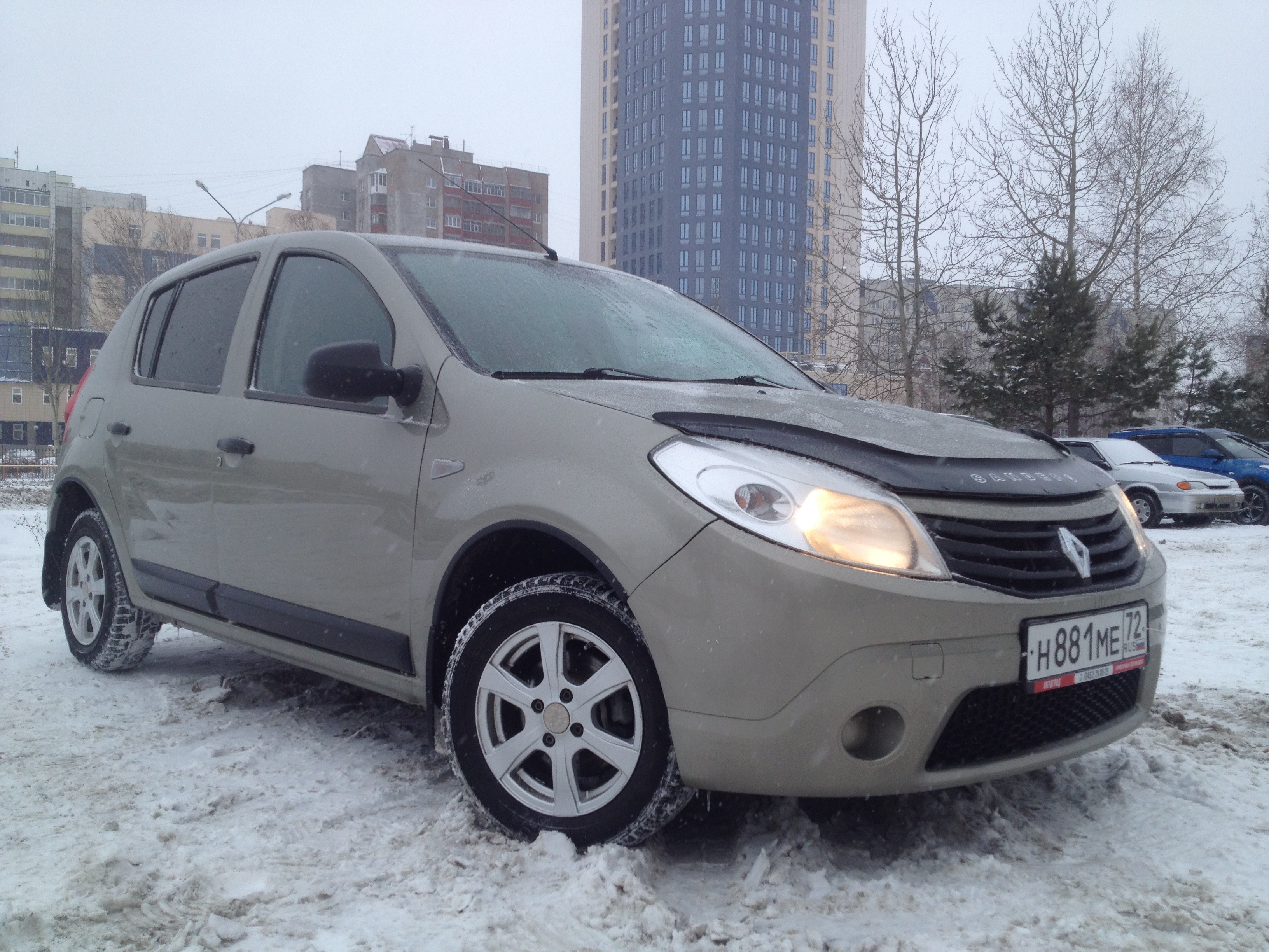 Прокат и аренда RENAULT SANDERO в Тюмени. Звоните. ПрокатАвто