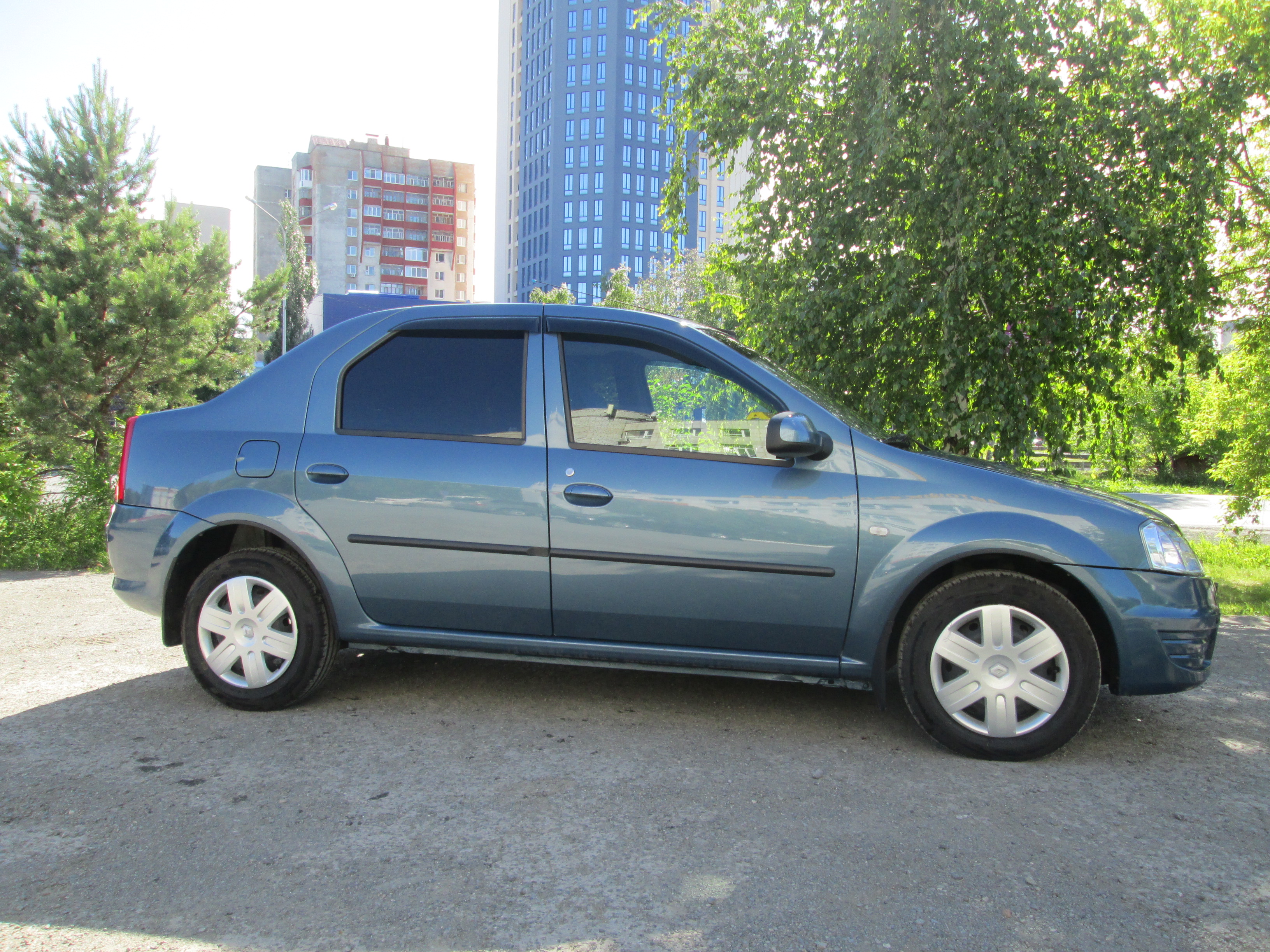 Прокат и аренда RENAULT LOGAN в Тюмени. Звоните. ПрокатАвто